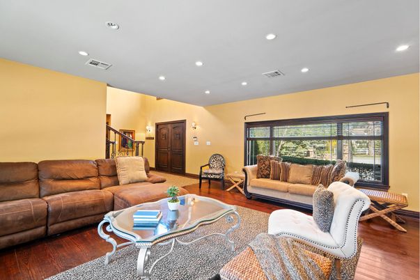 Interior, Living room, Recessed Lighting, Wood Texture Flooring