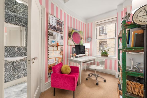 Home Office, Interior