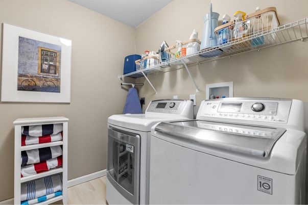 Interior, Washer, Wood Texture Flooring