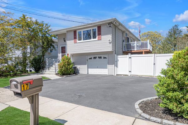 Attached, Exterior, Facade, Raised Ranch