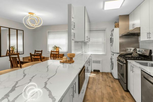Dining room, Interior, Kitchen, Stainless Steel Appliances, Wood Texture Flooring