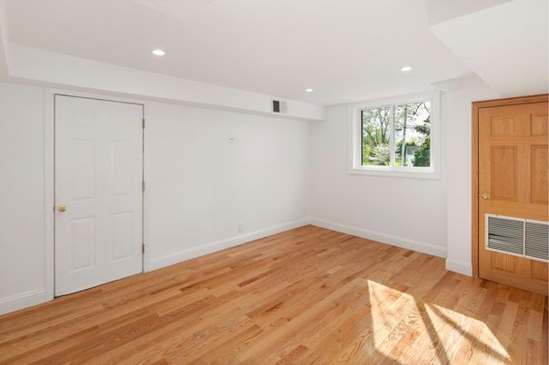 Empty room, Interior, Recessed Lighting, Wood Texture Flooring