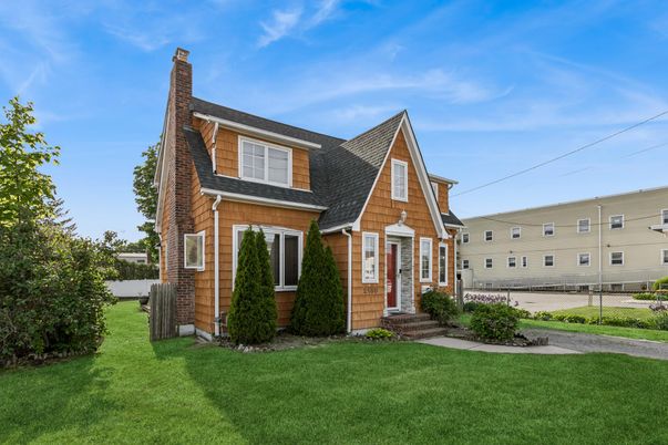 Exterior, Facade, Cape Cod
