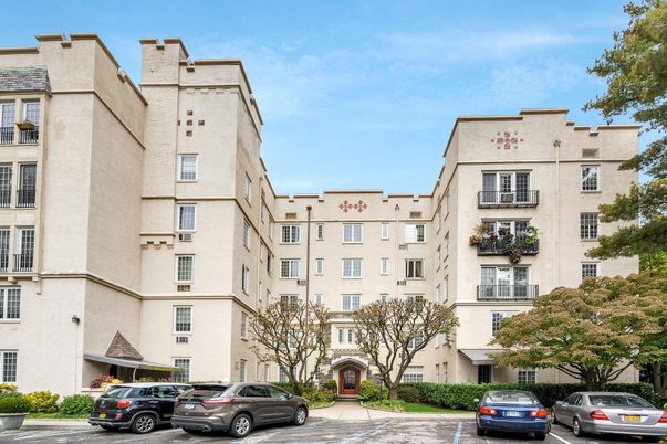 Exterior, Facade, Condo Building