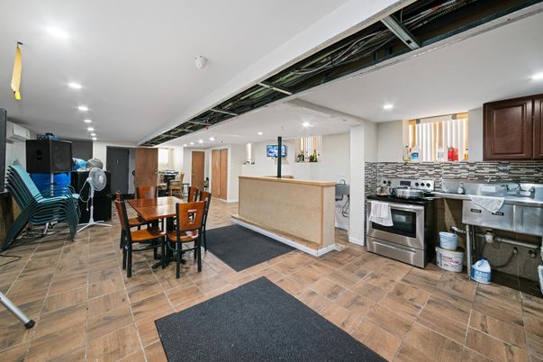 Dining room, Interior, Kitchen, Pendant Lights, Recessed Lighting, Stainless Steel Appliances