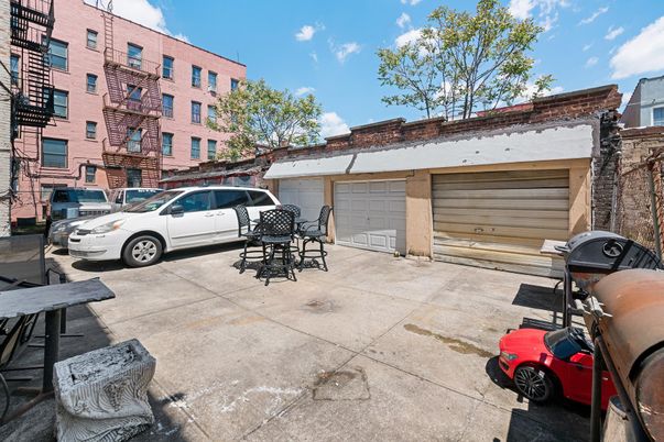 Detached Garage, Exterior