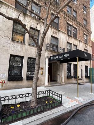 Exterior, Facade, Rowhouse