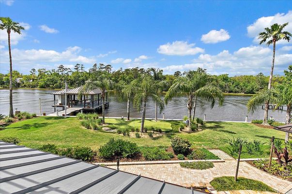 Exterior, Lake