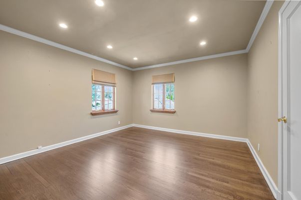 Empty room, Interior, Recessed Lighting, Wood Texture Flooring