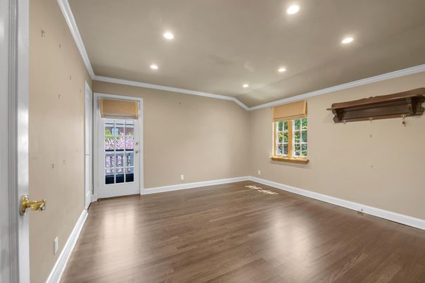 Empty room, Interior, Recessed Lighting, Wood Texture Flooring