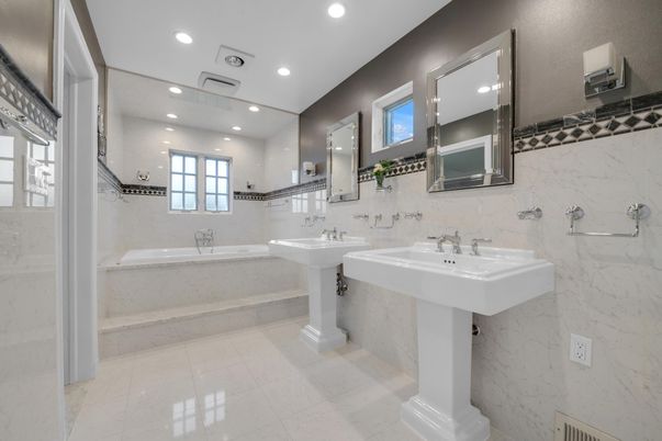 Bathroom, Dual Sink Vanities, Interior, Recessed Lighting