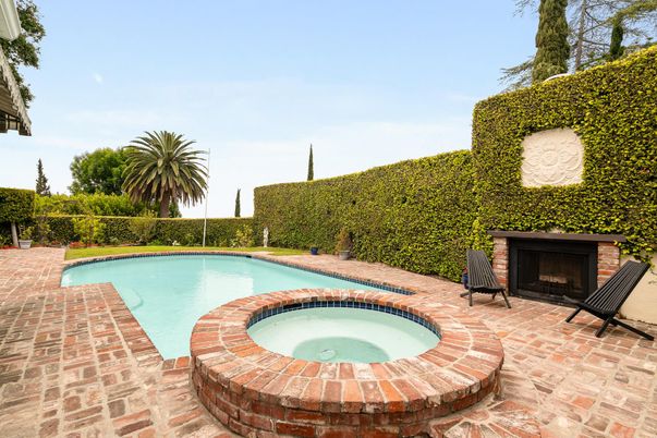 Exterior, Fireplace, Pool