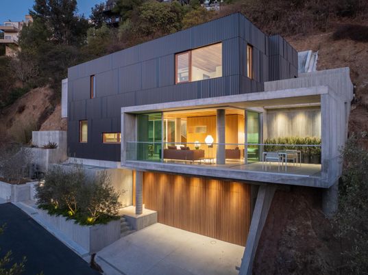 Exterior, Facade, Modern