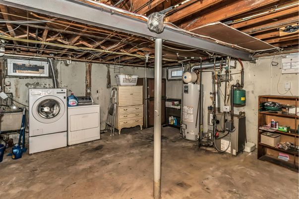 Interior, Utility Closets, Washer, Wooden Beams