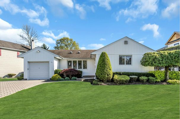 Attached, Exterior, Facade, Farmhouse