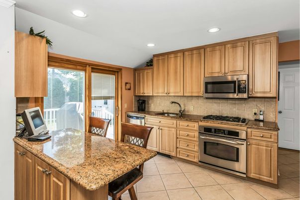 Dining room, Interior, Kitchen, Recessed Lighting, Stainless Steel Appliances
