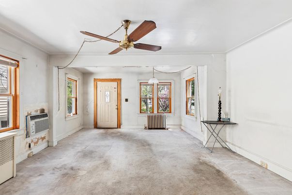 Empty room, Interior, Pendant Lights