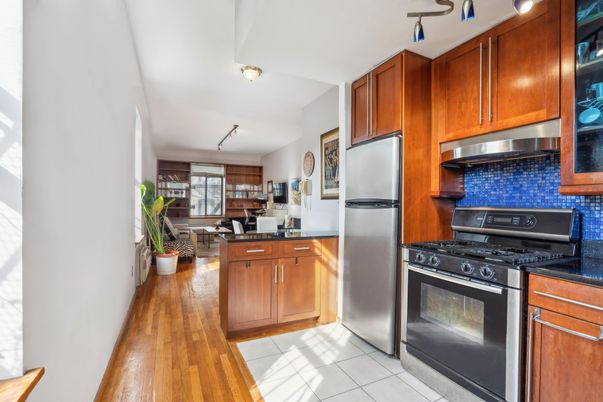 Dining room, Interior, Kitchen, Stainless Steel Appliances, Wood Texture Flooring