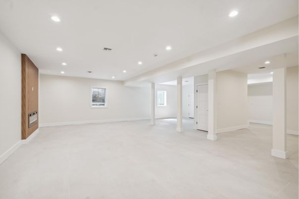 Empty room, Interior, Recessed Lighting