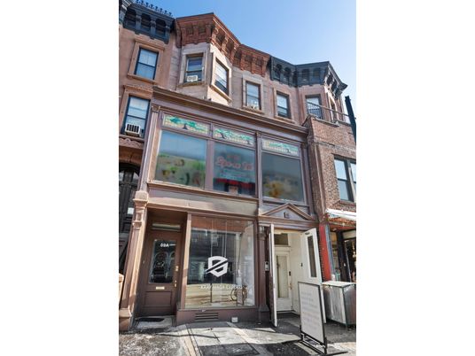 Exterior, Facade, Rowhouse