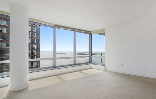 Empty room, Interior, Water