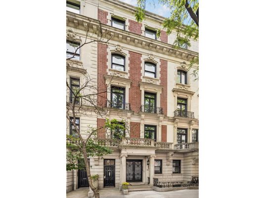 Exterior, Facade, Brick Facade, Rowhouse