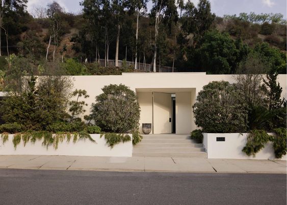 Exterior, Facade, Modern