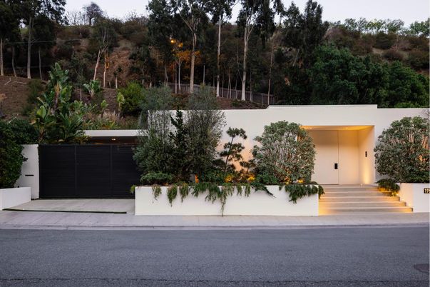 Attached, Exterior, Facade, Modern