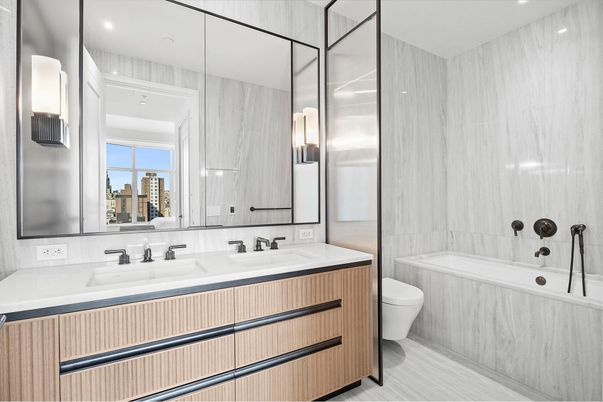 Bathroom, Dual Sink Vanities, Interior, Recessed Lighting