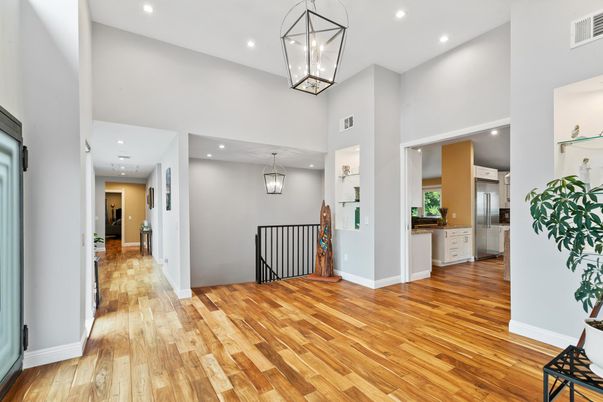 Interior, Pendant Lights, Recessed Lighting, Wood Texture Flooring