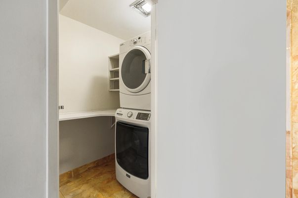 Interior, Utility Closets, Washer, Wood Texture Flooring