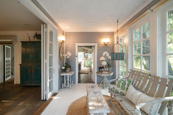 Interior, Pendant Lights, Wood Texture Flooring