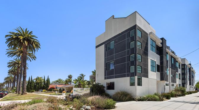 Exterior, Facade, Modern