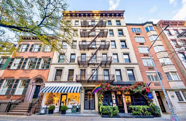 Exterior, Facade, Brick Facade, Rowhouse