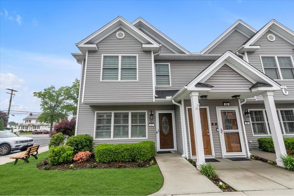 Exterior, Facade, American Craftsman