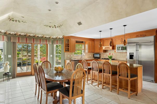 Dining room, Interior, Kitchen, Pendant Lights, Recessed Lighting, Stainless Steel Appliances