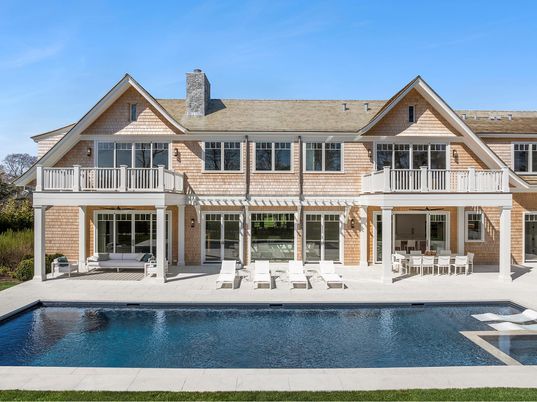 Exterior, Facade, Brick Facade, Pool, Farmhouse