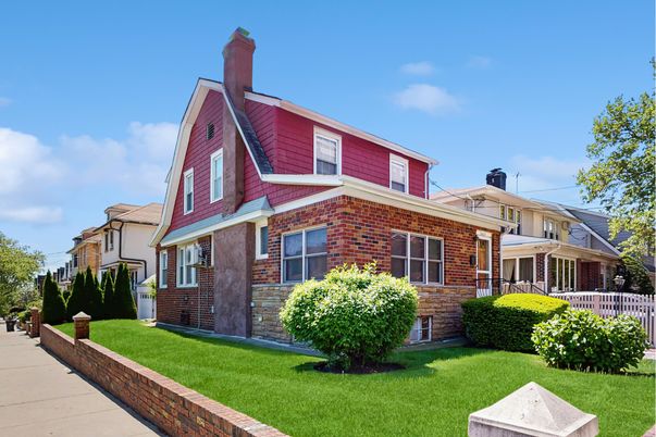Exterior, Facade, Brick Facade, Queen Anne Victorian