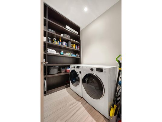 Interior, Recessed Lighting, Washer, Wood Texture Flooring
