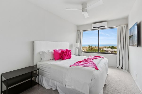 Bedroom, Interior, Water