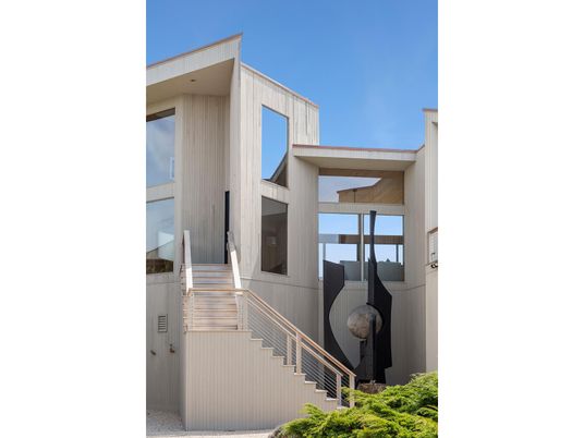 Exterior, Facade, Modern