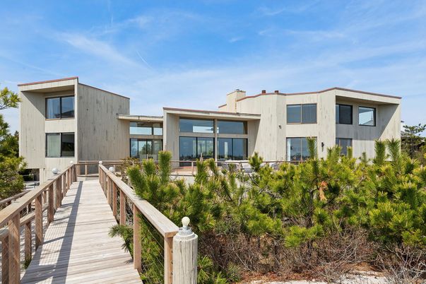Backyard, Exterior, Facade, Modern