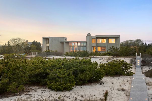 Backyard, Exterior, Facade, Modern