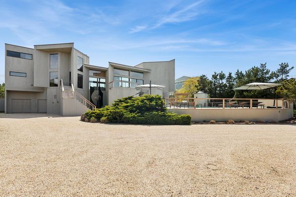 Backyard, Exterior, Facade, Modern