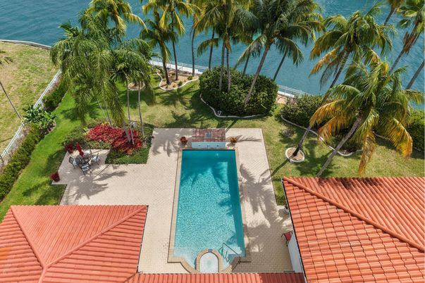 Exterior, Pool, Water
