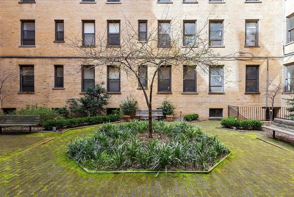 Exterior, Facade, Brick Facade, Rowhouse