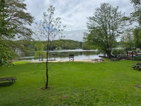 Exterior, Lake
