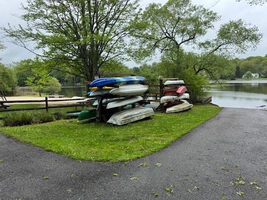 Exterior, Lake