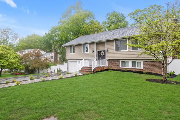 Attached, Exterior, Facade, Brick Facade, Raised Ranch