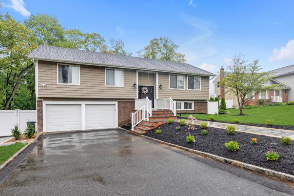 Attached, Exterior, Facade, Brick Facade, Raised Ranch